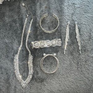 Silver diamond set